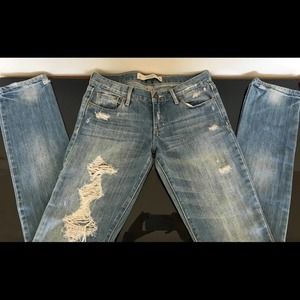 Abercrombie & Fitch Ripped Jeans 2L